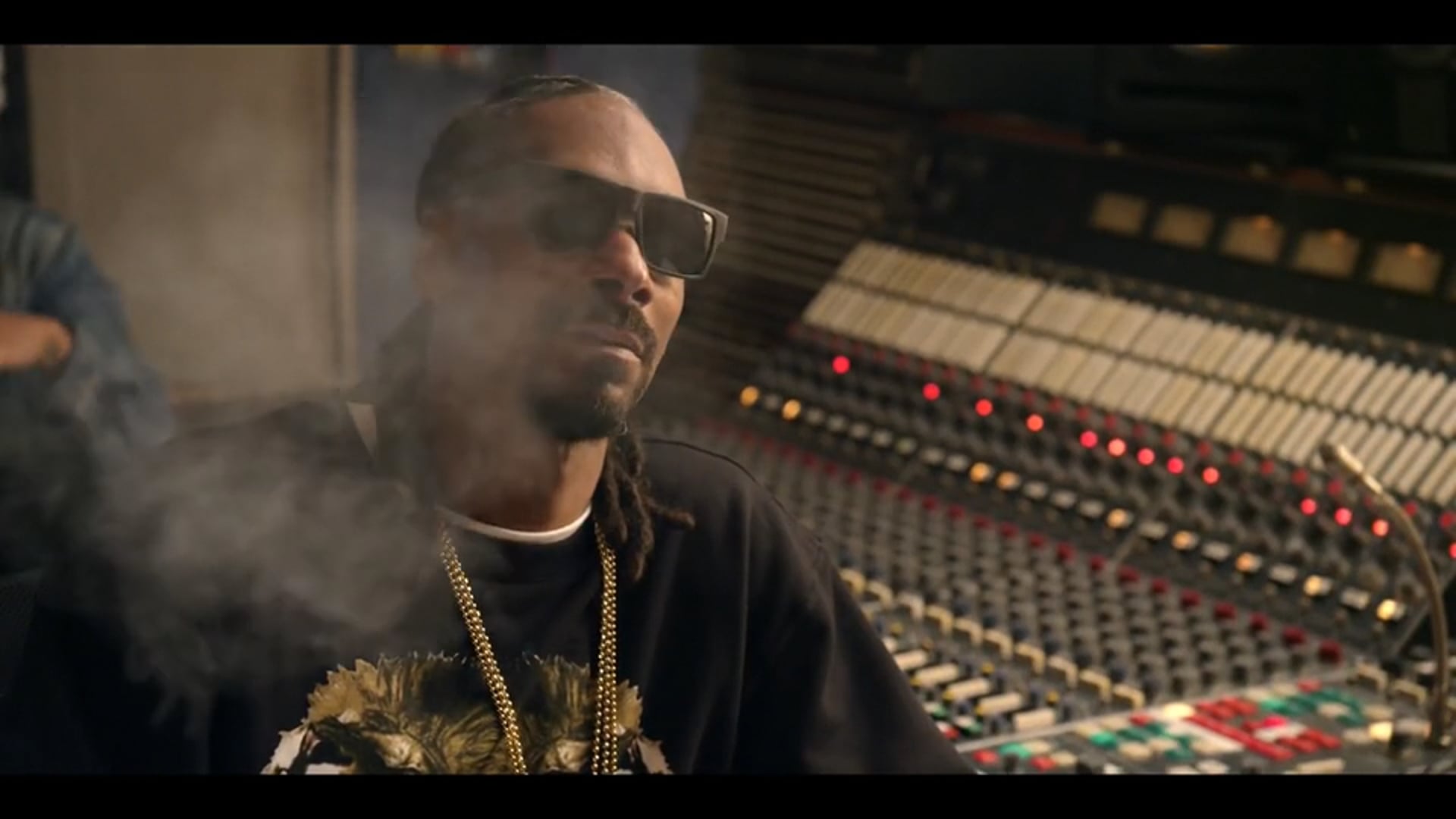 Grow House Official Red Band Trailer.mp4