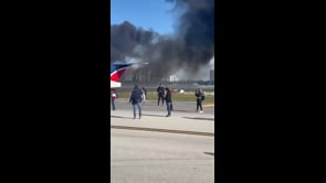 Miami: aereo in fiamme dopo l'atterraggio