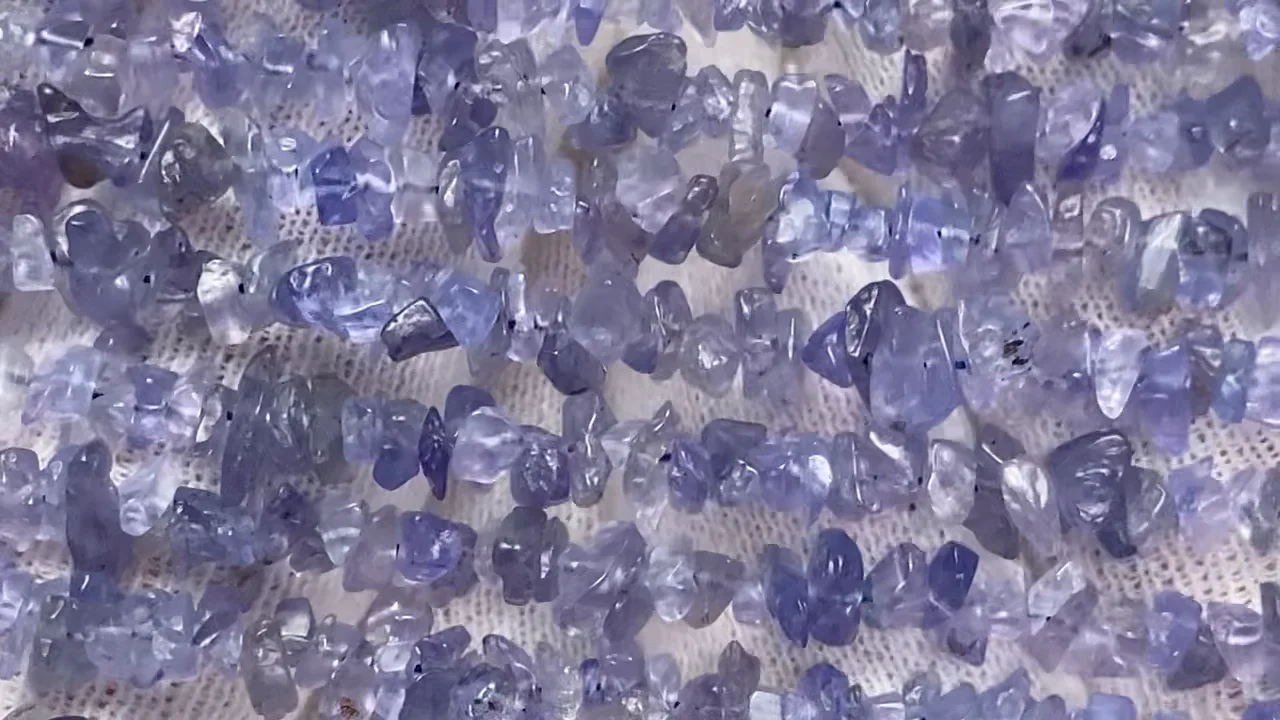 動画】タンザナイトAAA チップ(ミニタンブル) 1連(約82cm) - 天然石