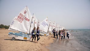 Regatistes omplen el Mar d'Empúries amb la regata windBA, la prèvia del mundial d'Optimist