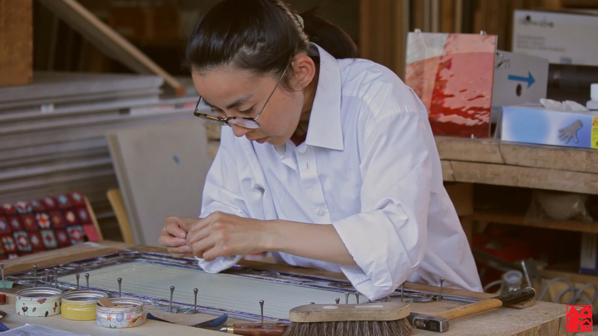 Chihiro-Artiste verrier japonaise dans son monde du vitrail.