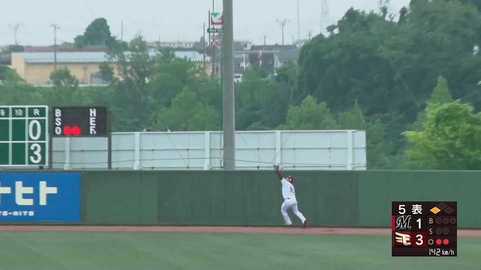 【ファーム】イーグルス・小郷裕哉が大きな当たりを正確にキャッチ!! 2022年6月23日 東北楽天ゴールデンイーグルス 対 千葉ロッテマリーンズ
