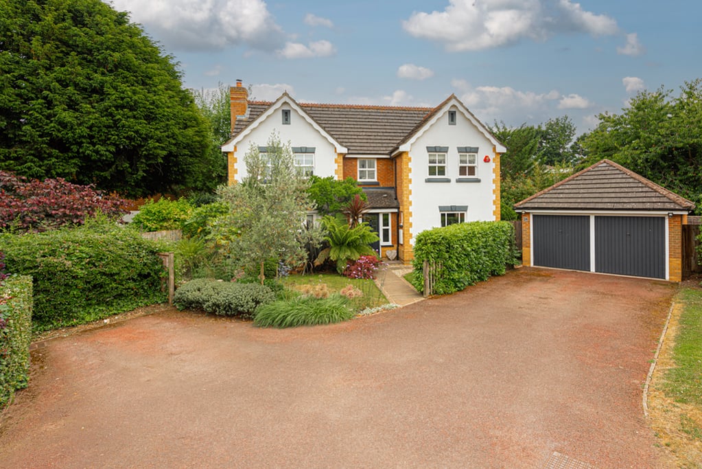 Tower Gardens, Claygate Newton Huxley on Vimeo