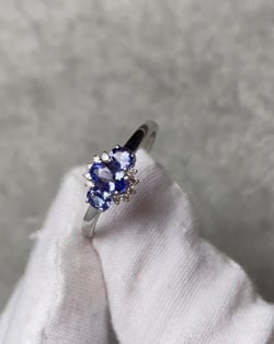Vidéo: Bague Or Blanc Tanzanite et diamants 1.358grs