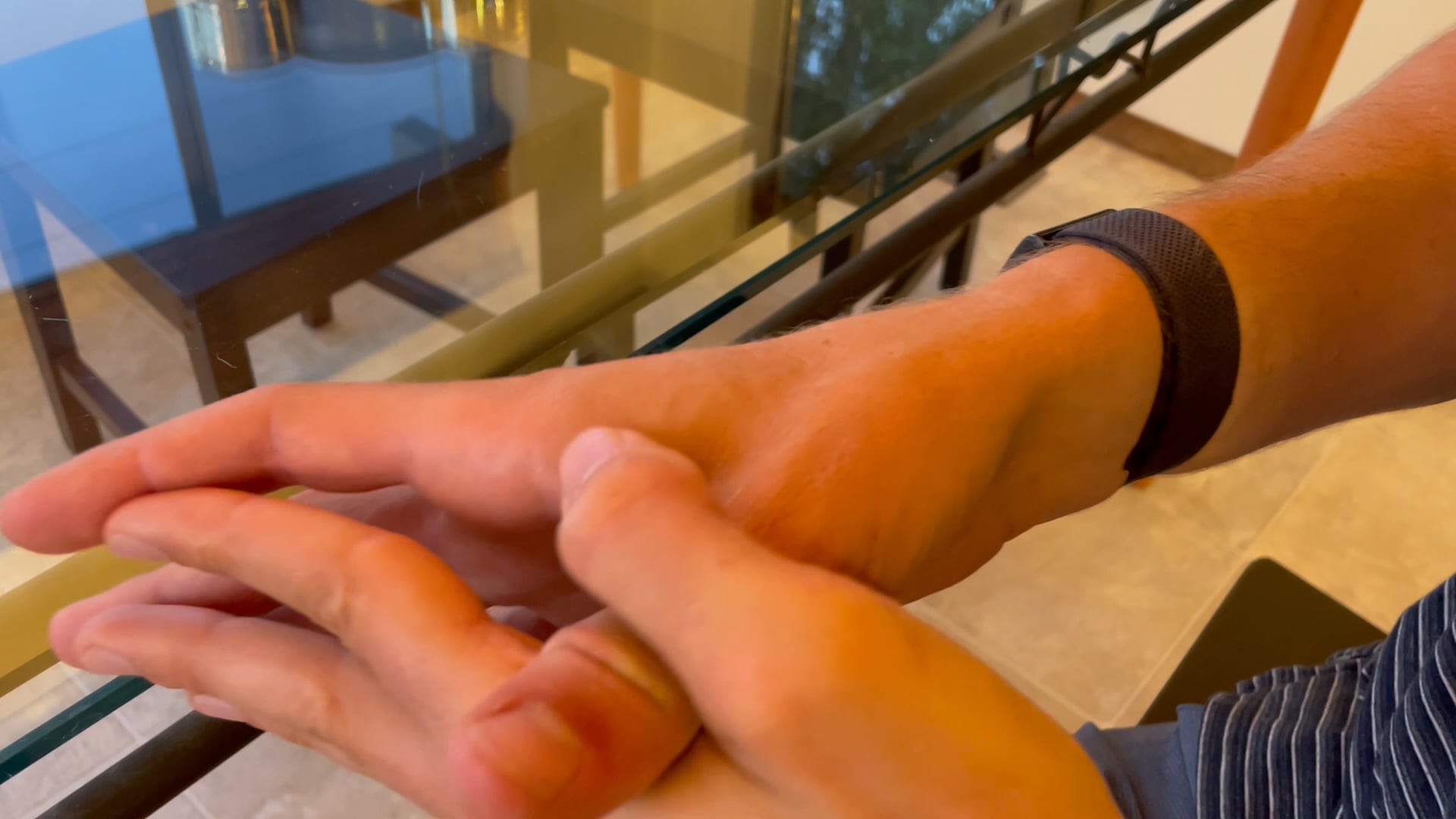 Thumb distraction on Vimeo