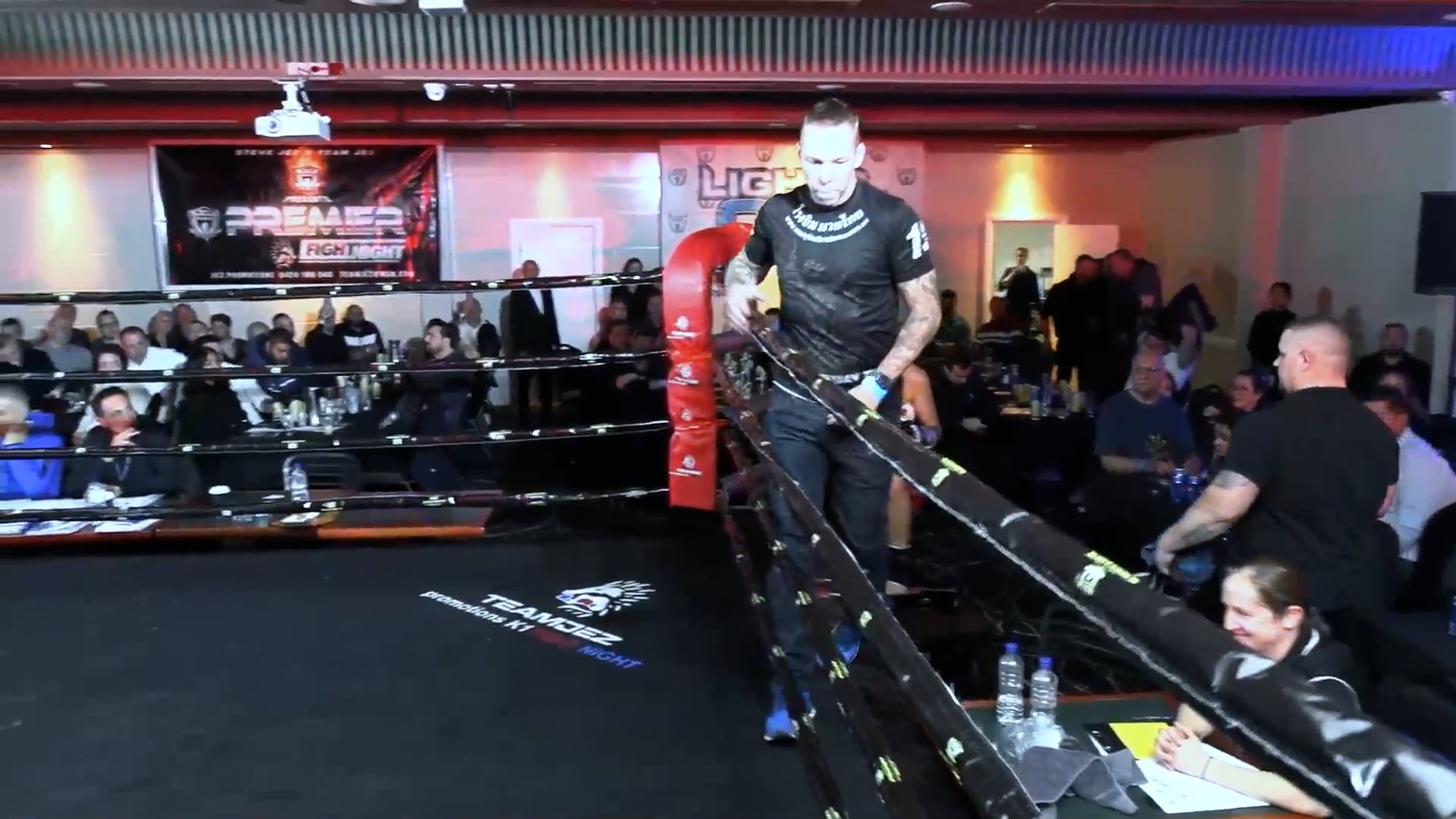 Amanda Russell v Claire Todd Kombatants