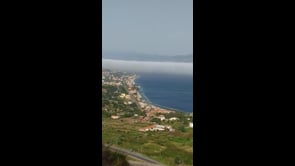 Lo straordinario spettacolo della Lupa nello Stretto di Messina vista da Santa Trada