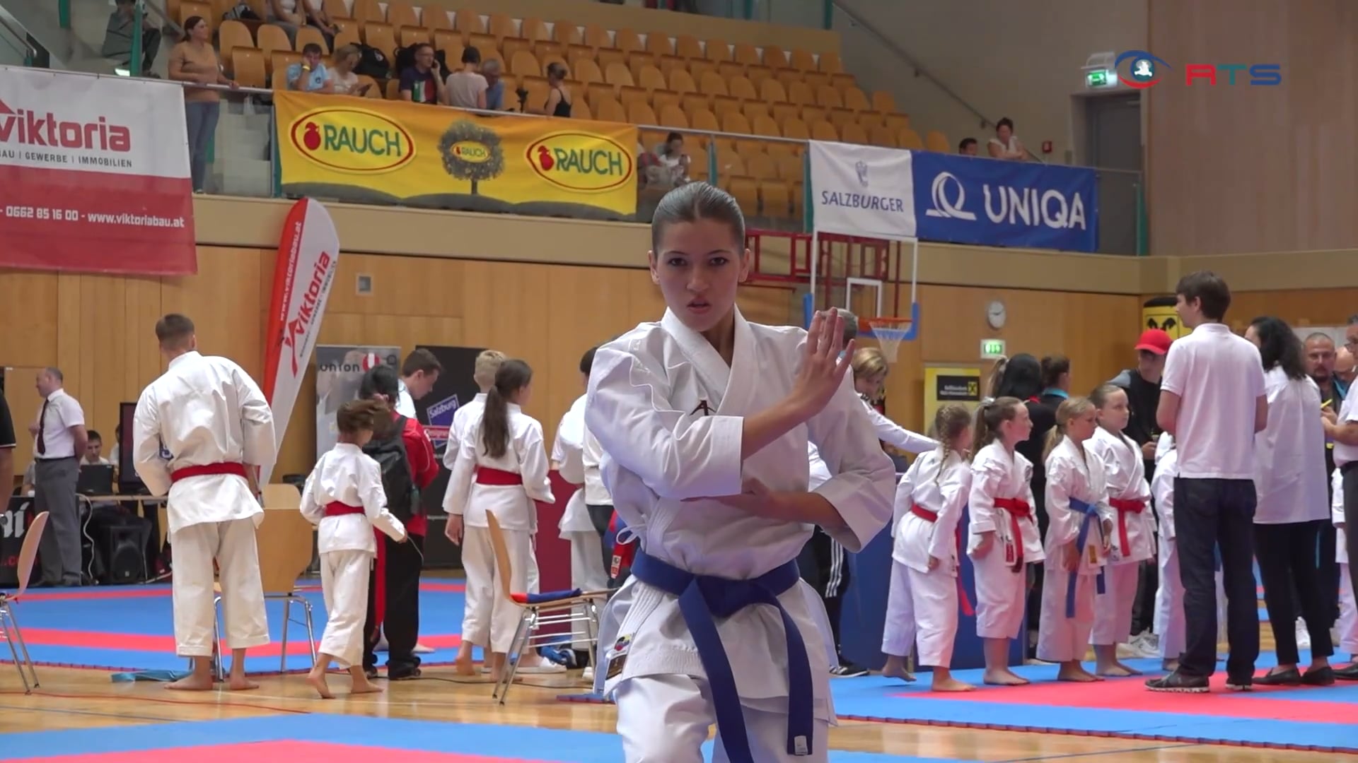 hunderte-teilnehmer-beim-karate-austria-junior-open-2022-in-der-walserfeldhalle