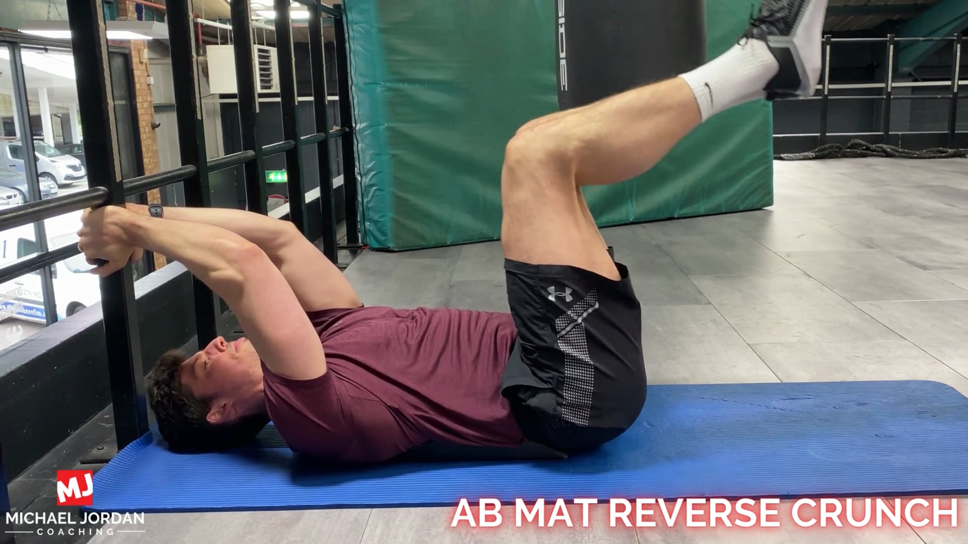 Ab mat reverse crunch on Vimeo