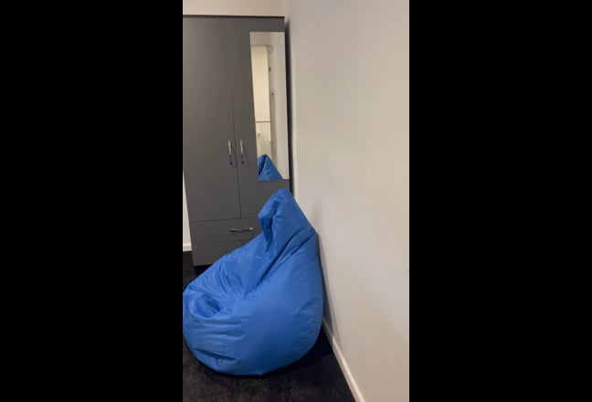 Cheerful 4 - bedroom family home Main Photo