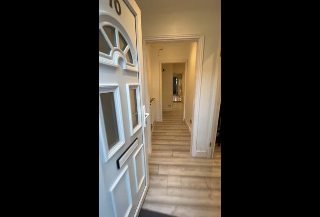 Nice bright double room based in Leytonstone!  Main Photo