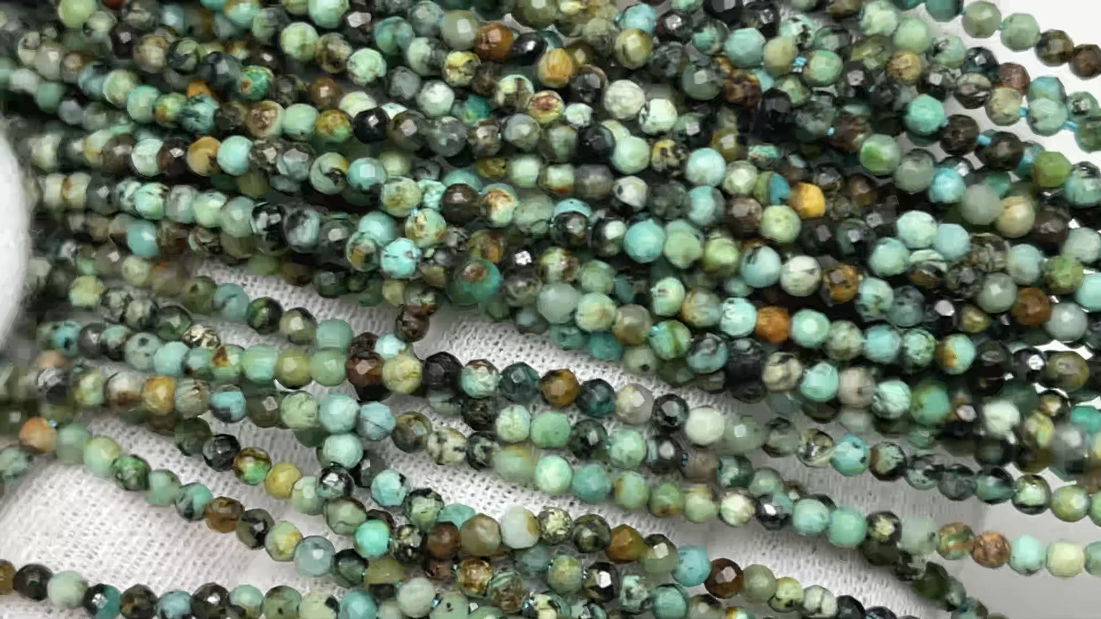 アフリカンターコイズ 面カット 丸玉 2mm［プレミアムカット］【1連