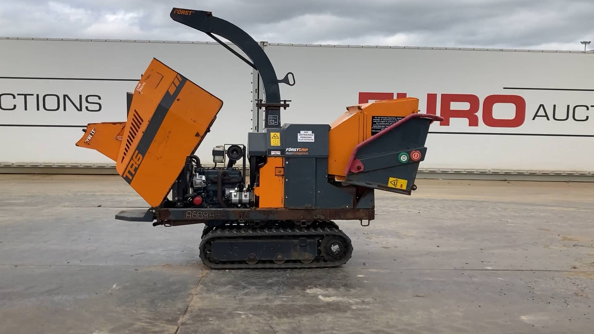 Forst TR6 Tracked Wood Chipper - Leeds August 22 on Vimeo