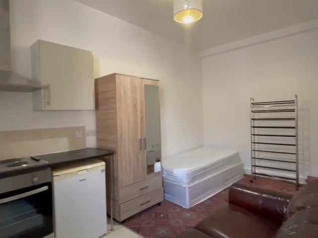 Video 1: Open plan living room/bedroom/kitchen