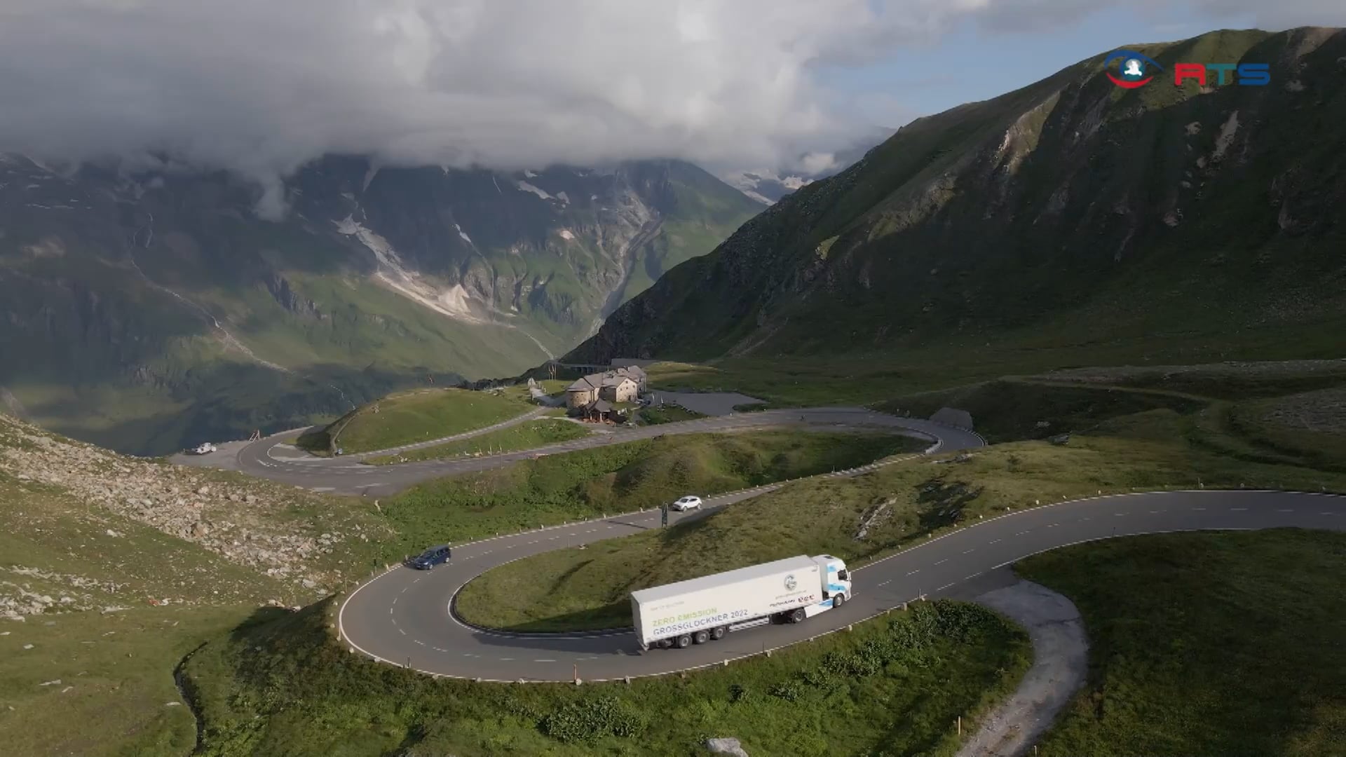 26-tonnen-schwerer-e-lkw-bezwingt-erstmals-grossglockner-hochalpenstrasse