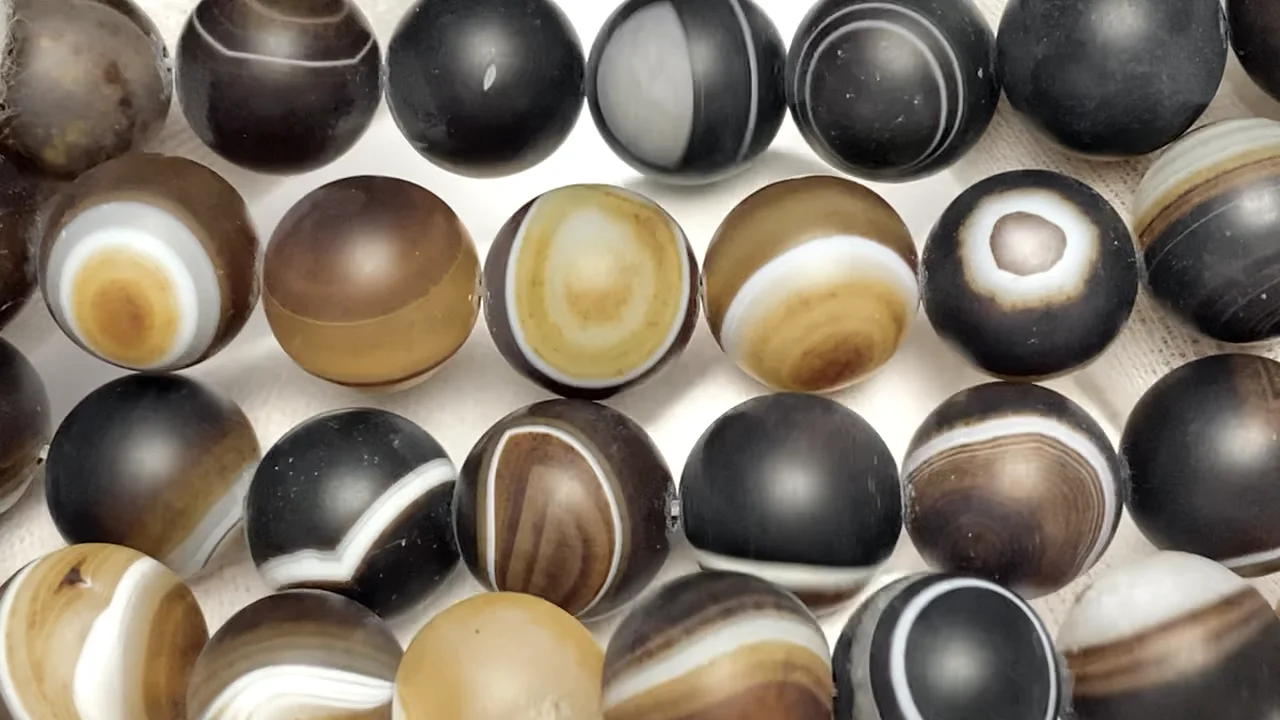 フロストブラウンサードニクス（ブラウン天眼石） ラウンド14mm 1連