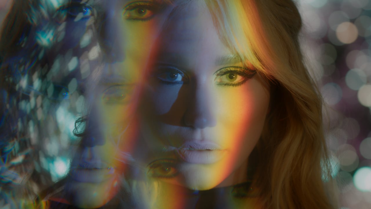 Trailer - Max : Conjuring Kesha