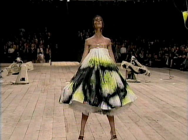 Alexander McQueen's Spring 1999 Show Is an Endlessly Inspiring Piece of  Performance Art