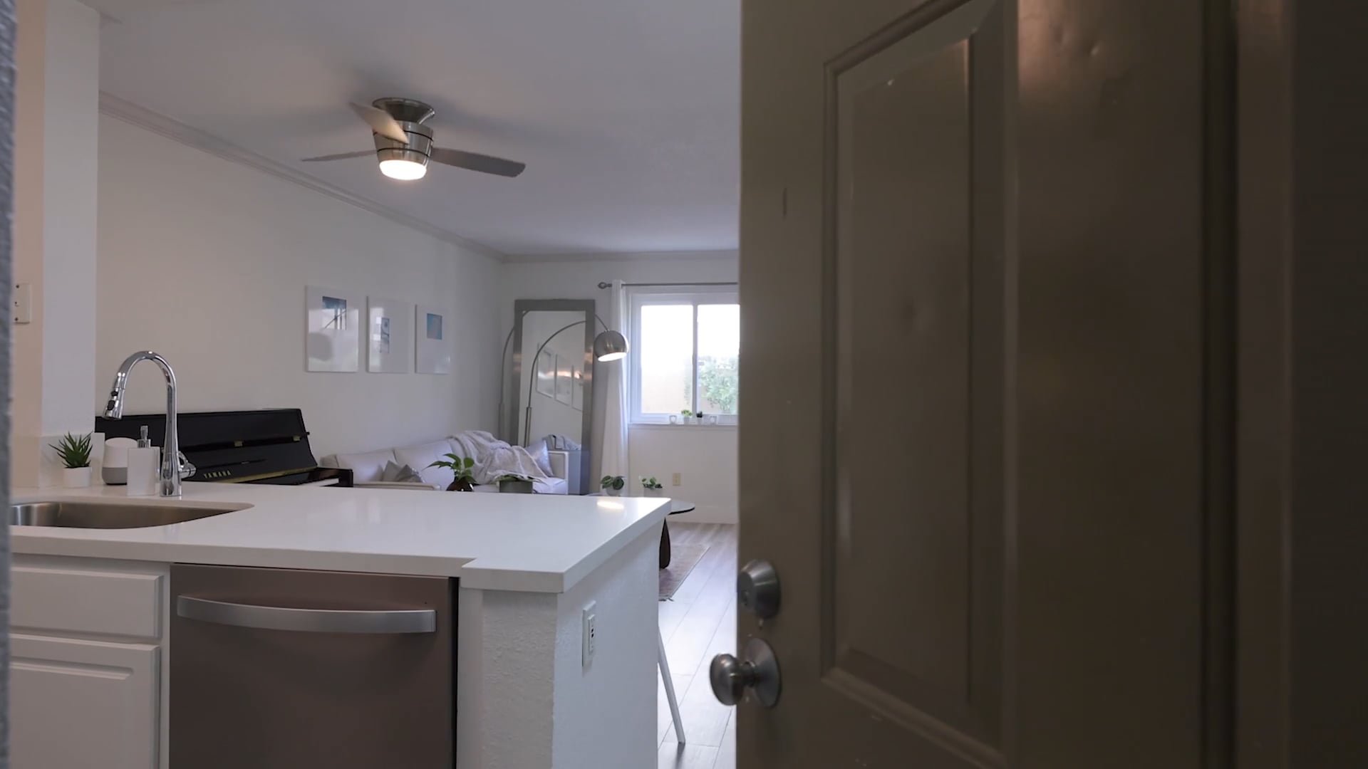 Condo in UTC/La Jolla on Vimeo