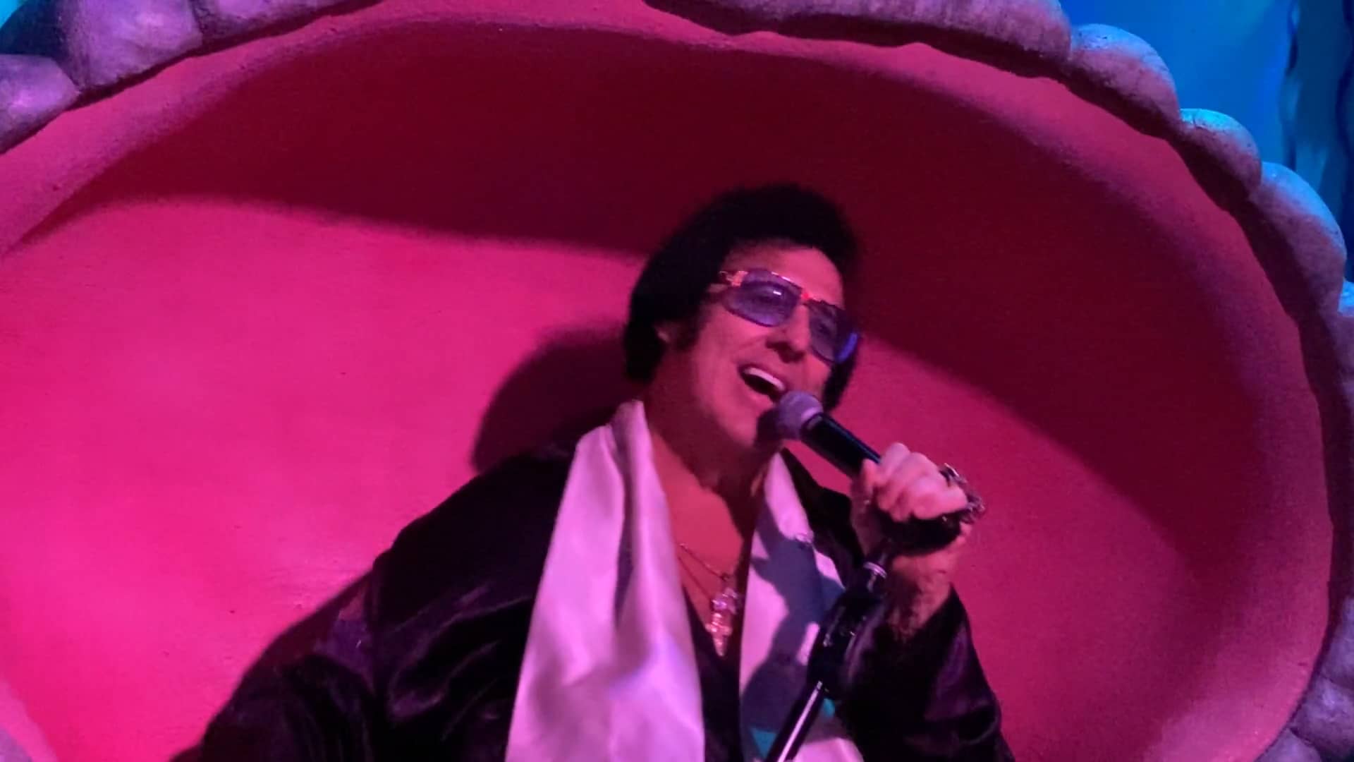 WHAT A WONDERFUL WORLD BIG ELVIS on Vimeo