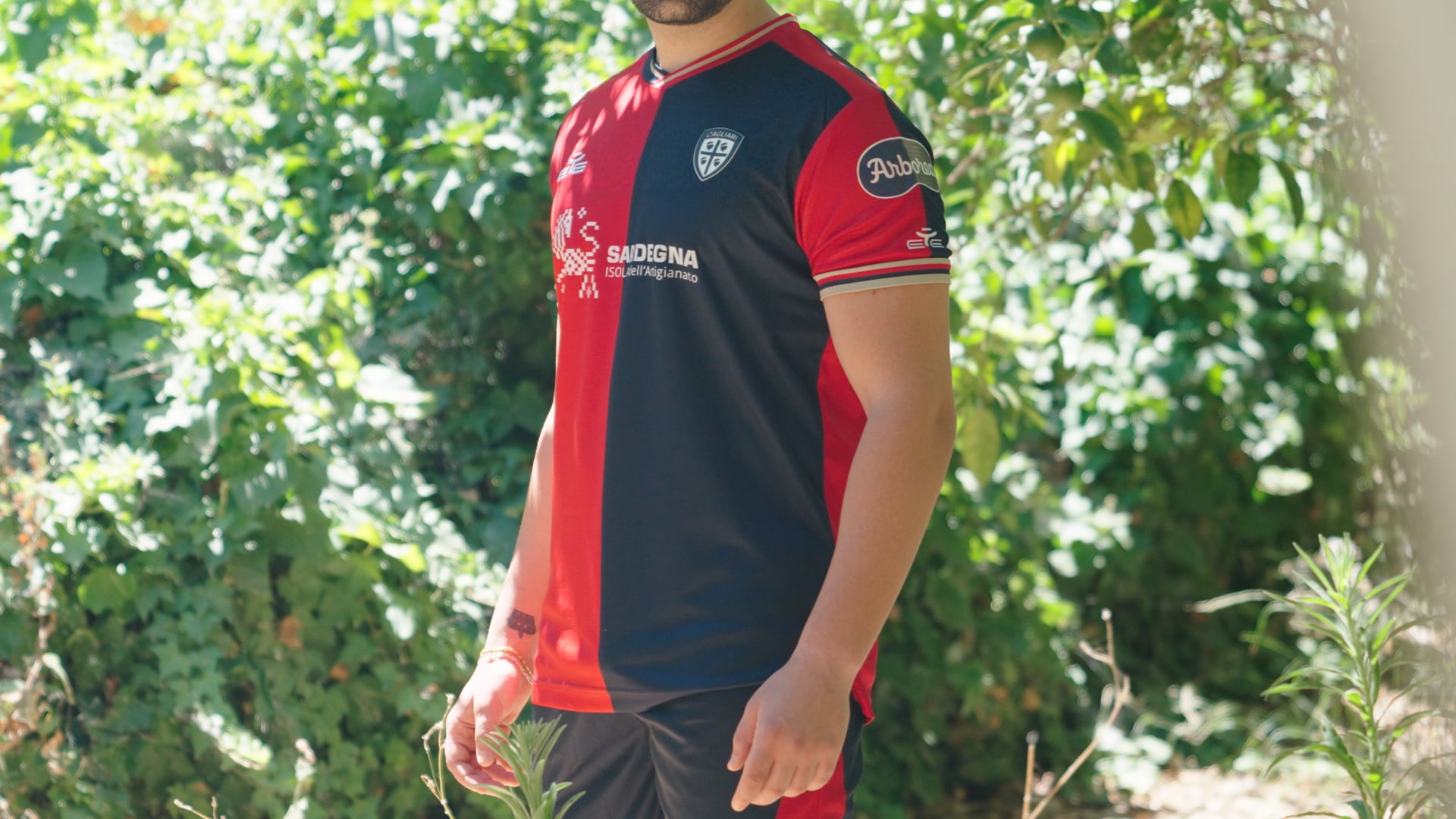 Maglie Cagliari Calcio 2022/23 - Eye Sport