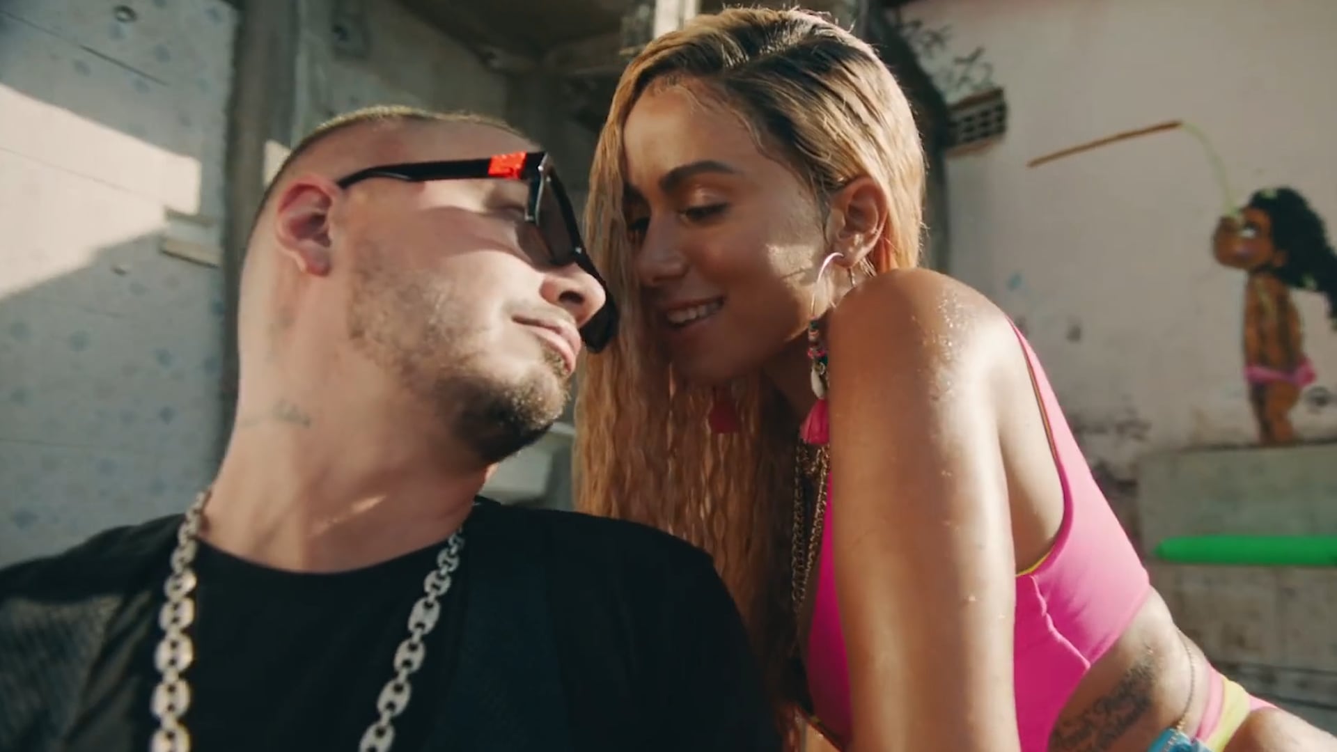 Anitta, J Balvin, MC Zaac & Tropkillaz - Bola Rebola