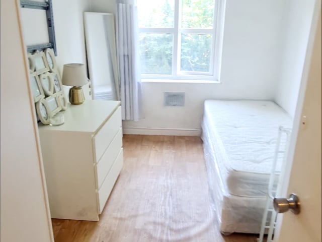 Video 1: Small double room £550