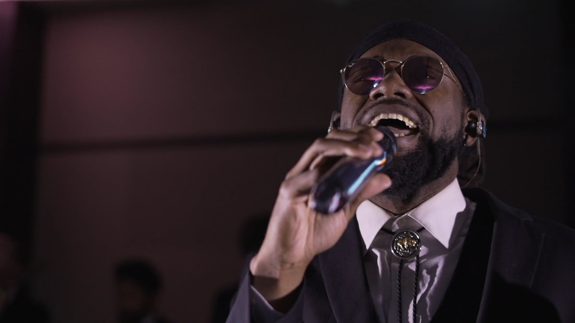 Naheem sings "Ain't Too Proud To Beg"
