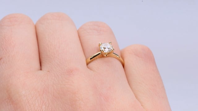 Wideo Pierścionek zaręczynowy  z diamentem Kartezja z żółtego złota