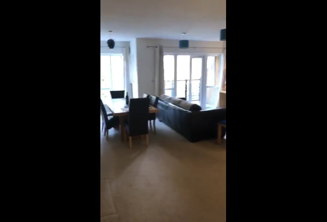  Huge 2 bed 2 bath flat 15mins from City  Main Photo