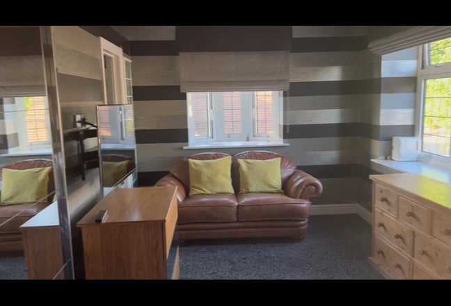 Super king-size room with en-suite  Main Photo