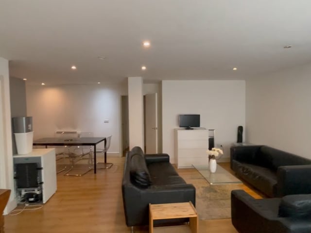 Spacious Modern Two Bed Flat in Zones 1&2 Main Photo