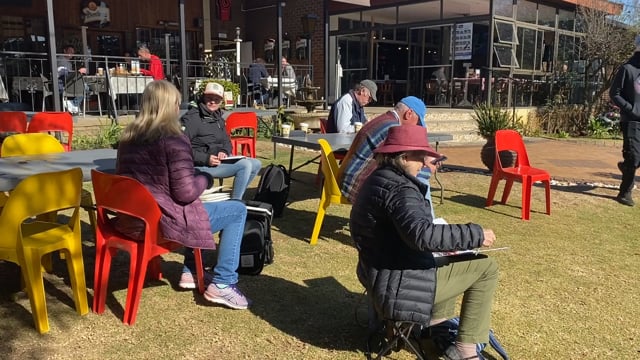 People sketching