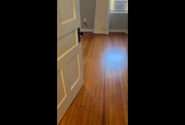 Master bedroom w/en suite BR +walk-in closet Main Photo