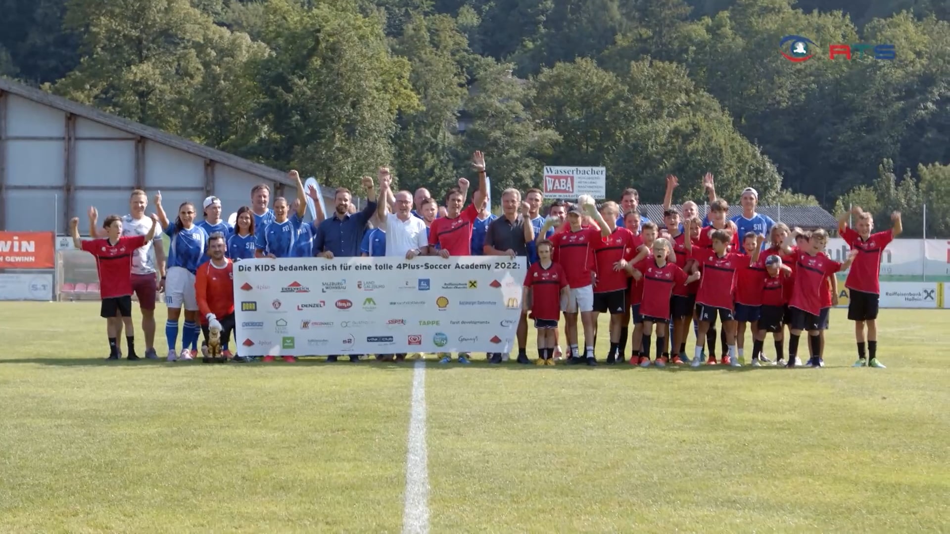 kids-fordern-promis-heraus-beim-soccer-academy-finale-2022