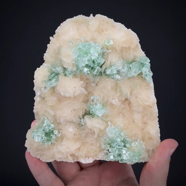 Fluorapophyllite-(K) and Stilbite