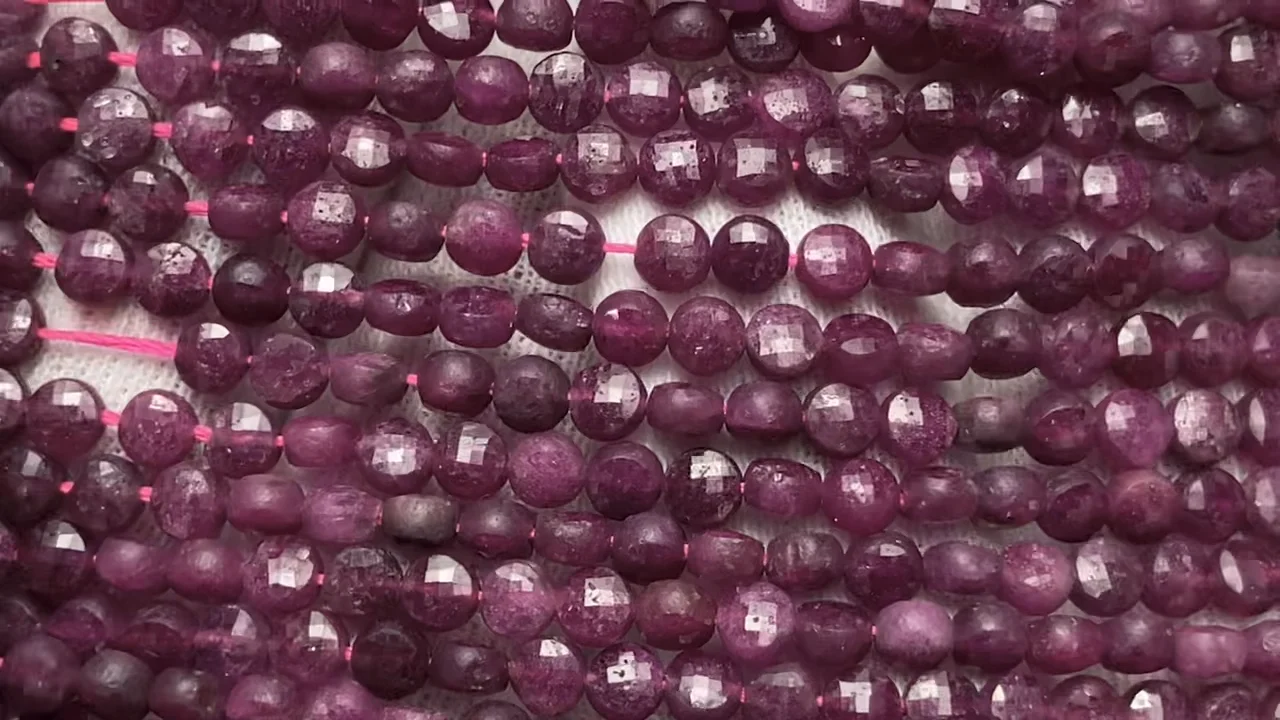 ルビー コインカット4×4×2.5mm 1連（約37cm）｜天然石ビーズの卸問屋