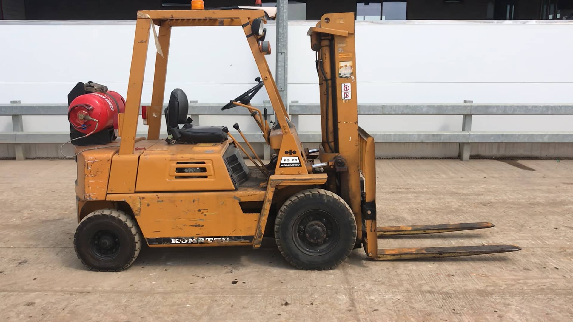 Komatsu FG207 Gas Forklift Leeds August 22 on Vimeo