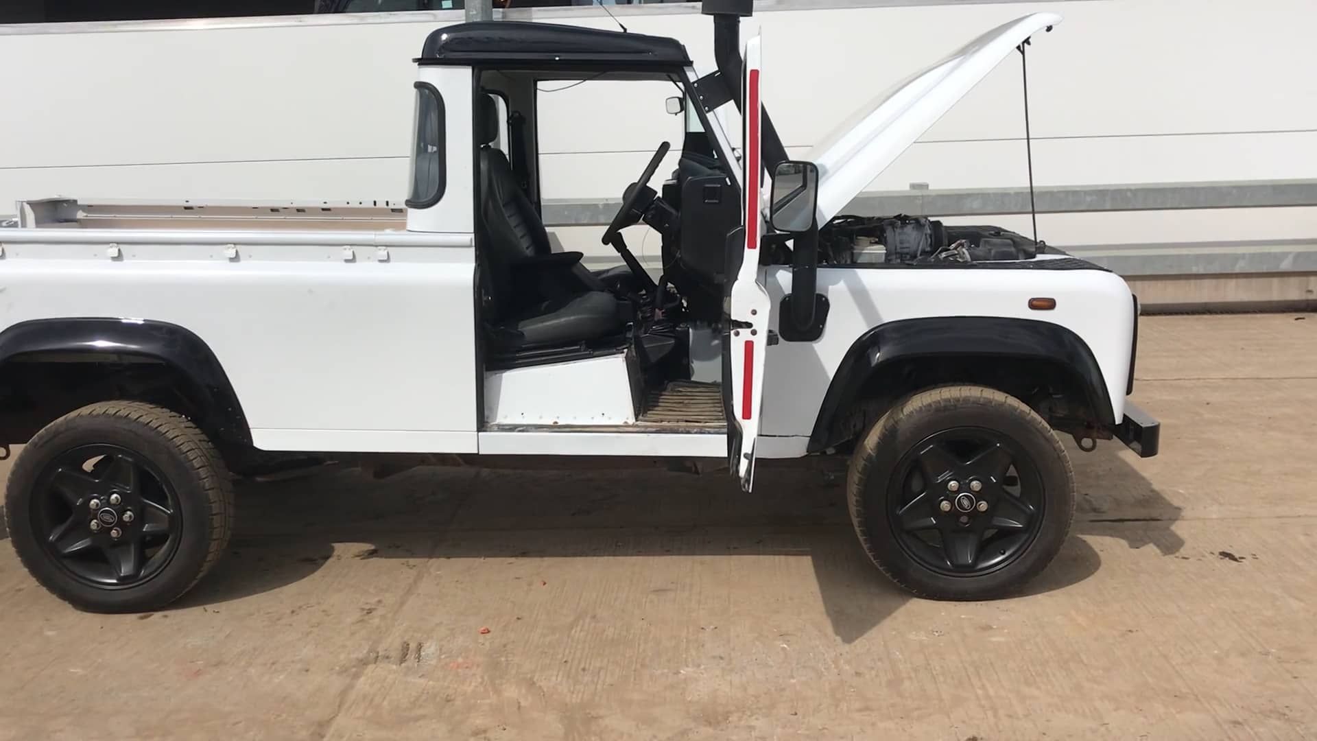 Land Rover Defender 110 Leeds August 22 on Vimeo