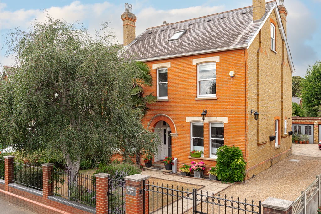 Seymour Road, East Molesey Newton Huxley on Vimeo