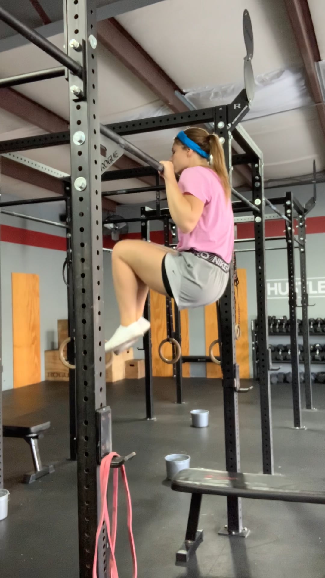 Flexed Arm Hang Knee Raises on Vimeo