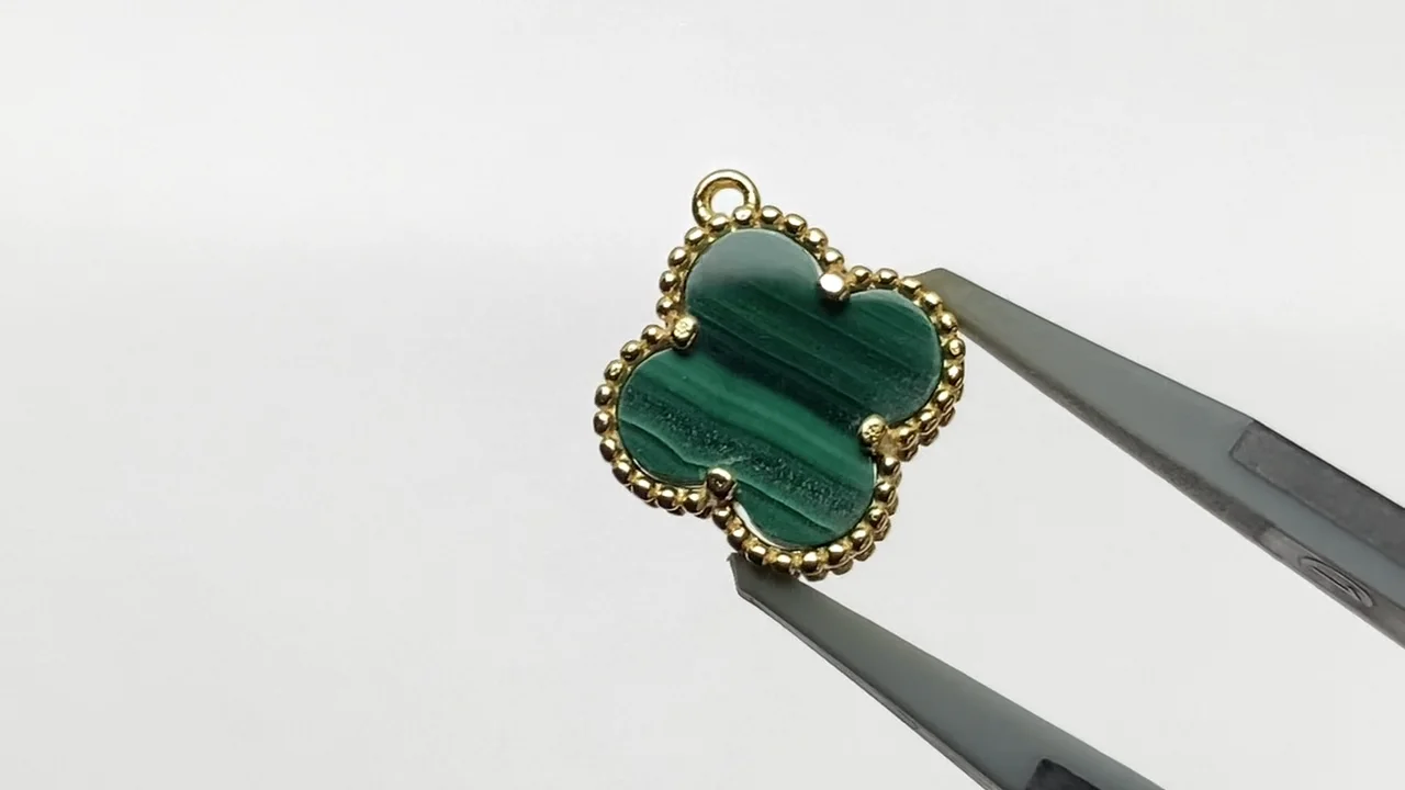 ムーアカイト☾ 連なるクローバー チャーム ピンク プラス思考へ導く