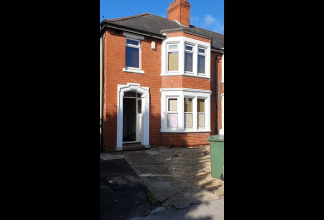  ***Cowley rd  room available immediately*** Main Photo