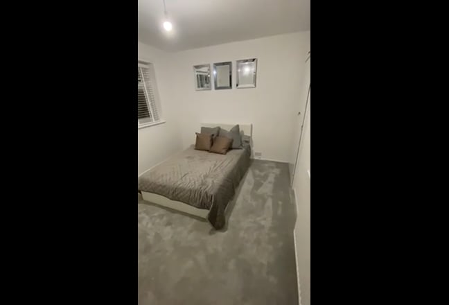 Large double bedroom available in Cowley ox4 Main Photo