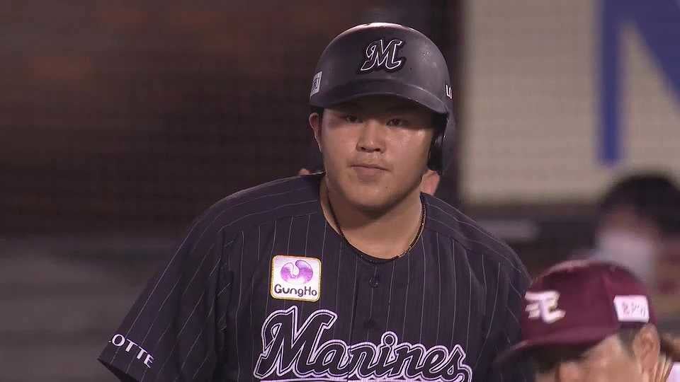 【4回表】女房役の一打!! マリーンズ・松川虎生 低めの球を上手く拾いセンターへタイムリーヒット!!  2022年8月3日 東北楽天ゴールデンイーグルス 対 千葉ロッテマリーンズ