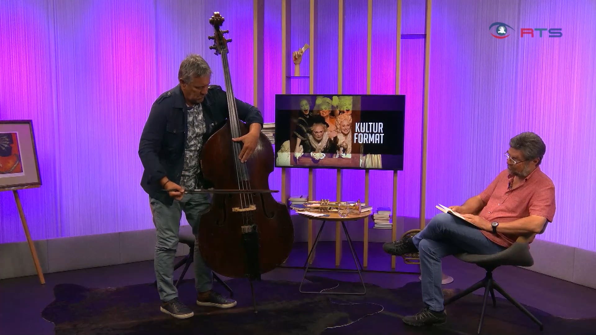 trauerspiel-mit-kontrabass-der-schriftsteller-walter-mueller-liest-witziges-und-ernstes-mit-live-musik