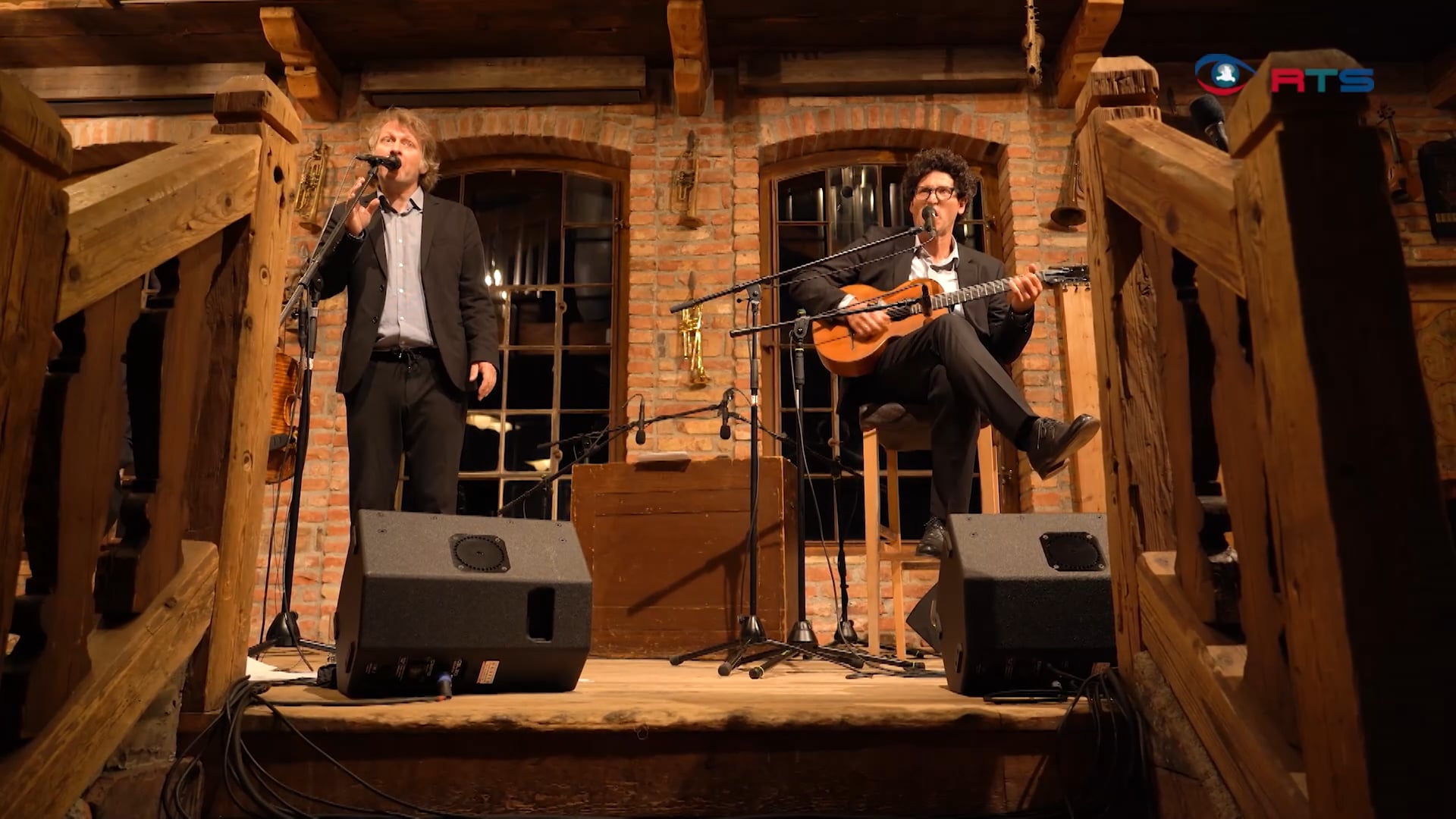 lieder-mit-blech-klemens-lendl-und-david-mueller-musizieren-zum-25-jahre-jubilaeum-der-tonspuren-in-leogang
