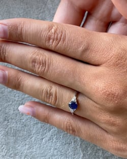 Vidéo: Bague Saphir et diamants sur Argent 925 2.20grs