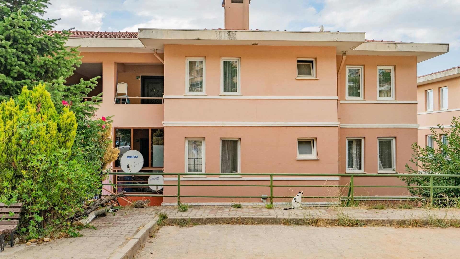 Daire Bursa: REMAX BEYAZ YILDIRIM AKÇAĞLAYAN TOKİ'DE SATILIK 3+1 DAİRE ...