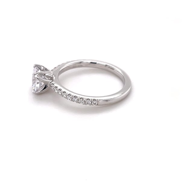 1.50 karaat solitaire ring in rood goud met zijdiamanten